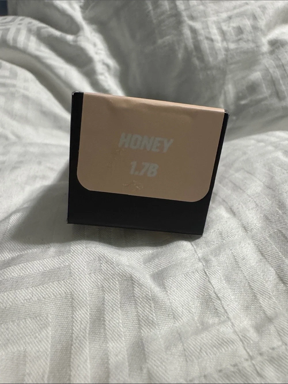 Huda Beauty Luminous Matte Concealer in Shade “Honey 1.7B”